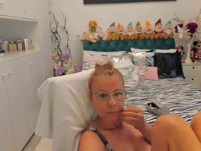 SalomeJade webcam