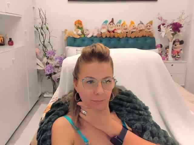 SalomeJade webcam