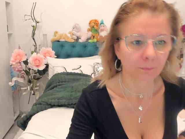 SalomeJade webcam