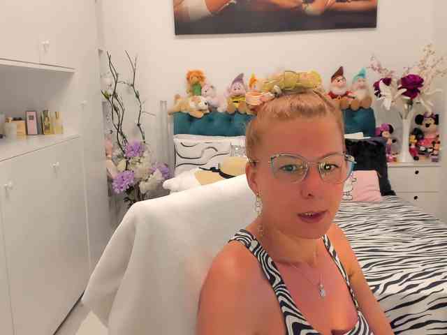 SalomeJade webcam