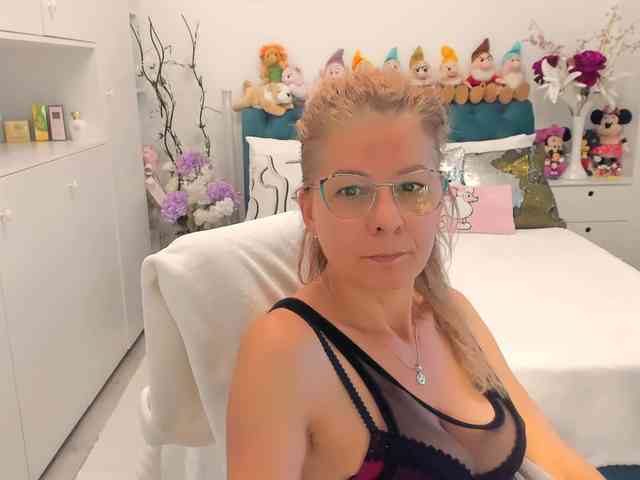 SalomeJade webcam