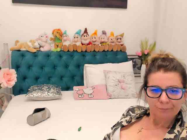 SalomeJade webcam