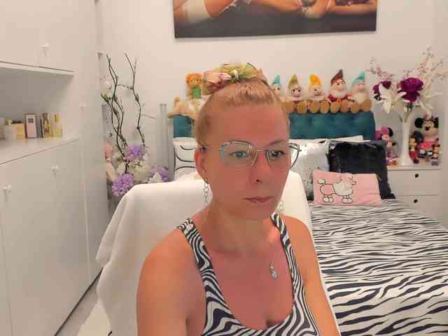 SalomeJade webcam