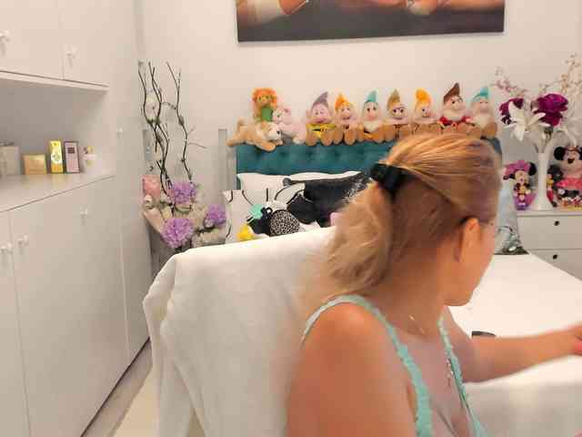 SalomeJade webcam