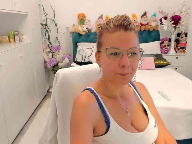 SalomeJade webcam