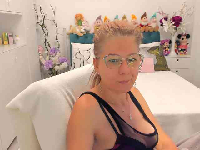 SalomeJade webcam