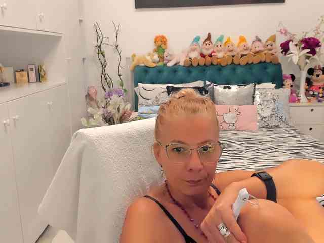 SalomeJade webcam