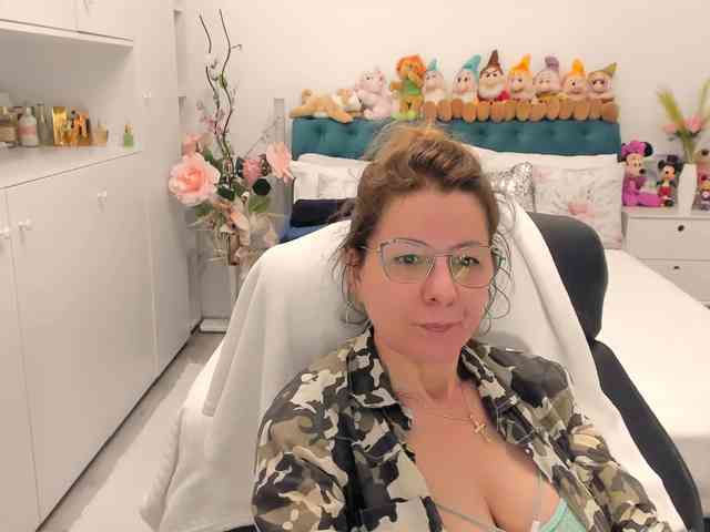 SalomeJade webcam