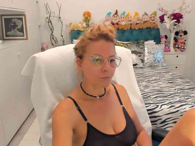 SalomeJade webcam