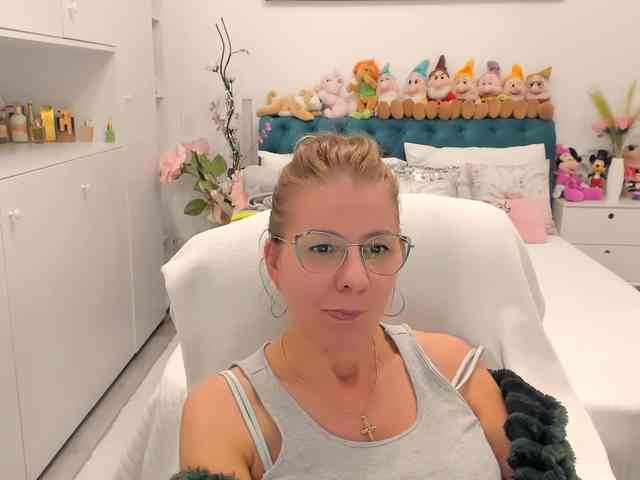 SalomeJade webcam