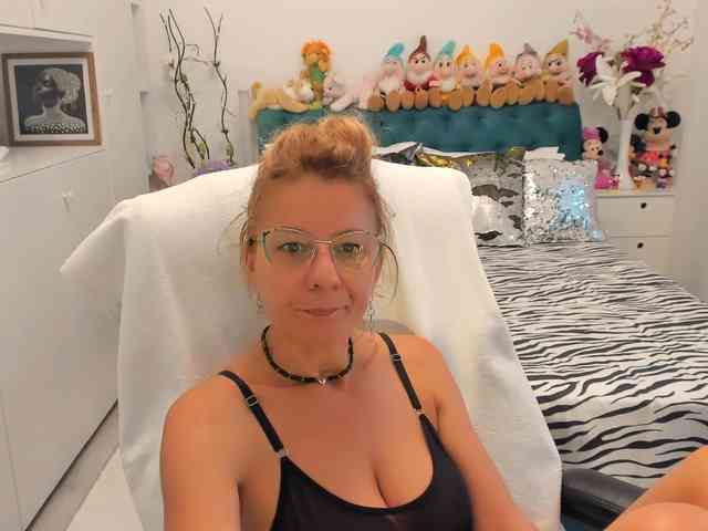 SalomeJade webcam