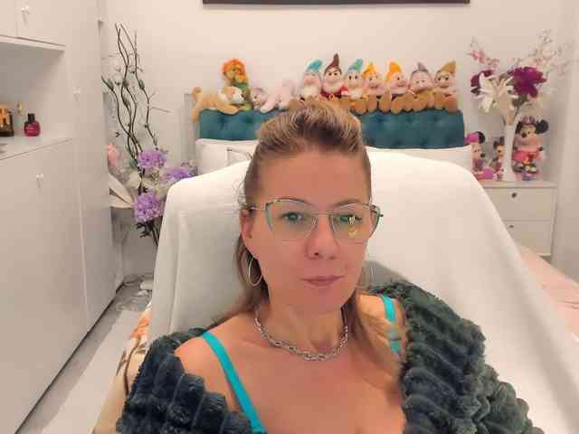 SalomeJade webcam