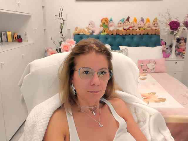SalomeJade webcam