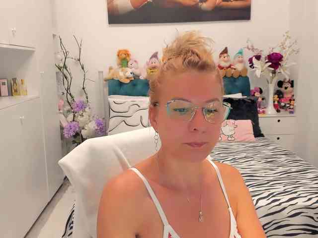 SalomeJade webcam