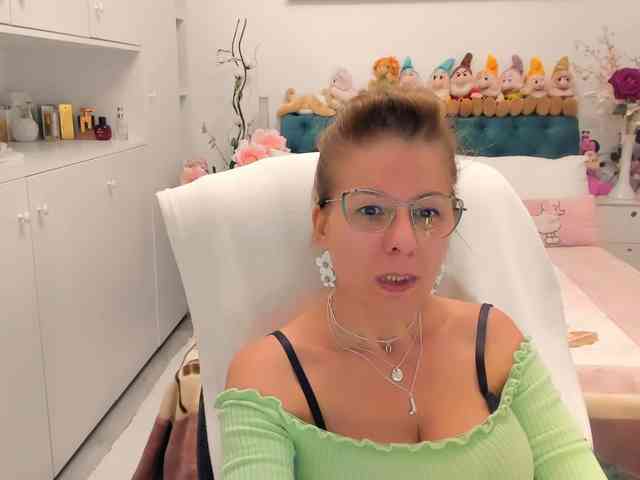 SalomeJade webcam