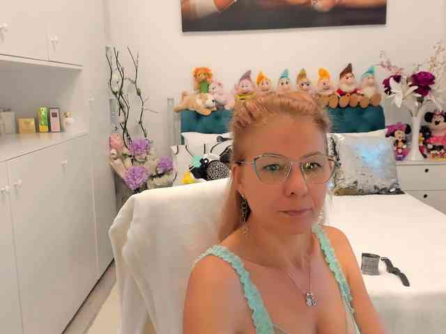 SalomeJade webcam