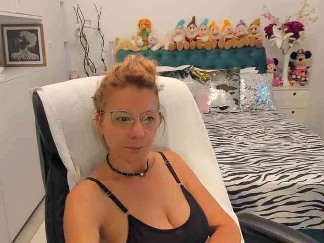 SalomeJade webcam
