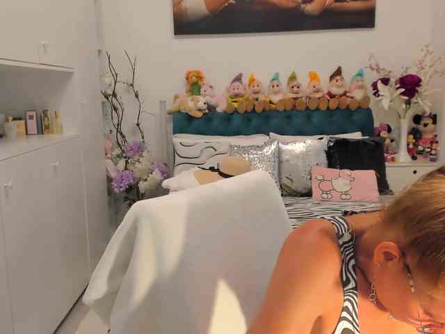 SalomeJade webcam