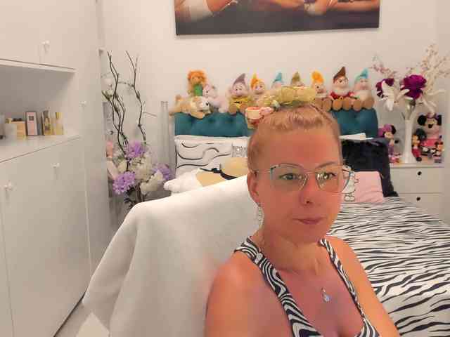 SalomeJade webcam