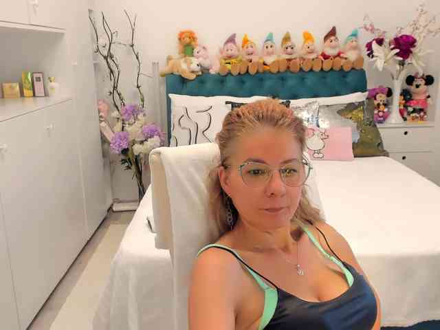 SalomeJade webcam