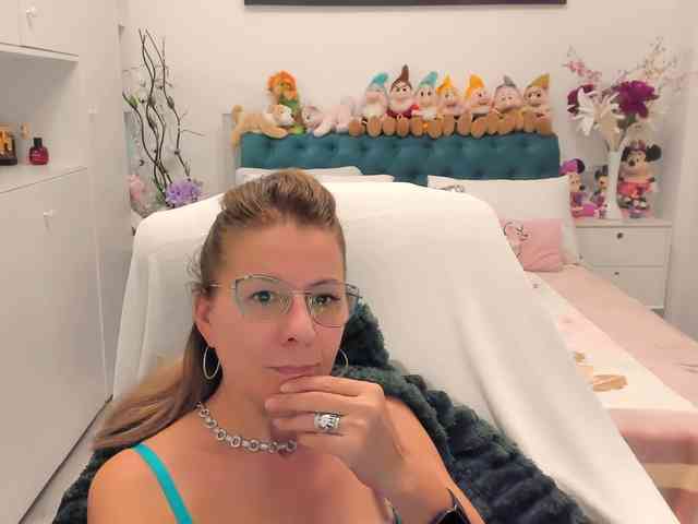 SalomeJade webcam