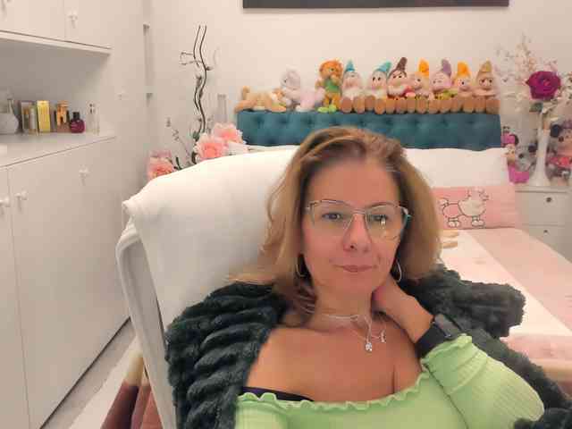 SalomeJade webcam