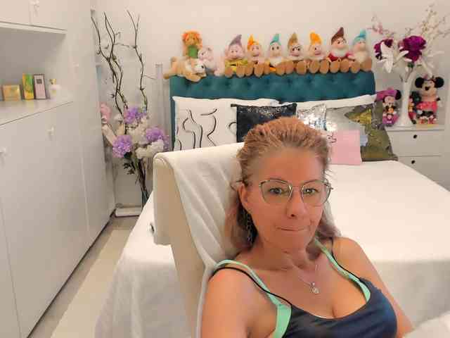 SalomeJade webcam