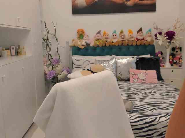 SalomeJade webcam