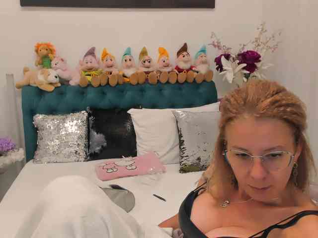SalomeJade webcam