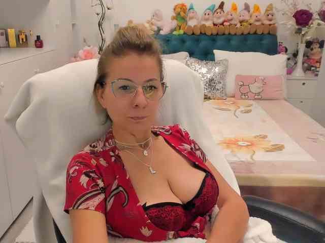 SalomeJade webcam
