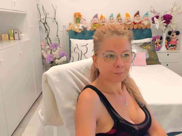 SalomeJade webcam