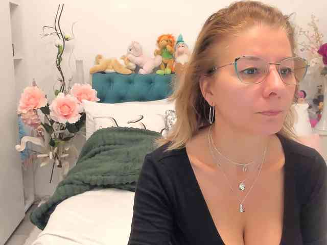 SalomeJade webcam