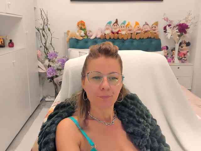 SalomeJade webcam