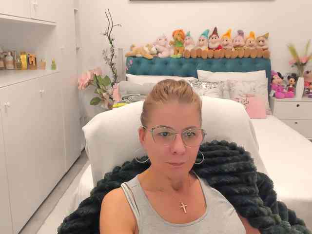SalomeJade webcam