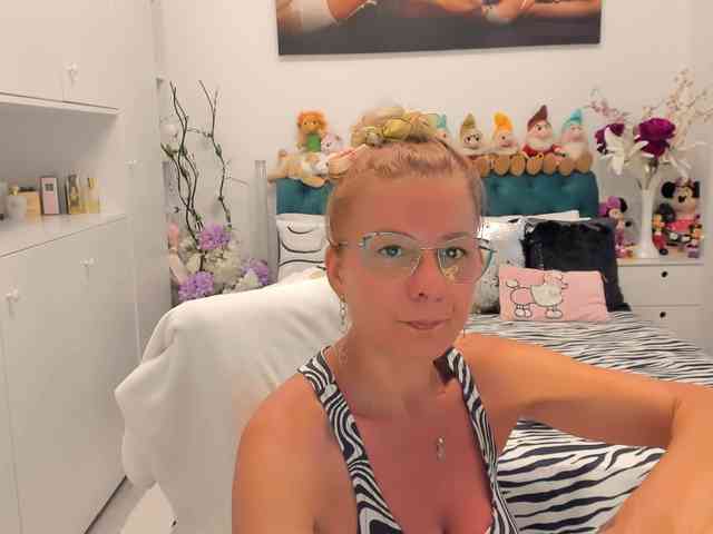 SalomeJade webcam