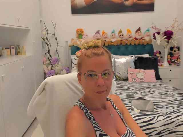 SalomeJade webcam