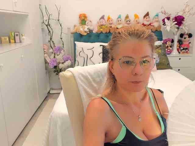 SalomeJade webcam
