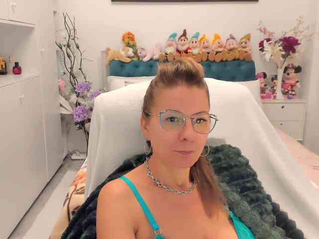 SalomeJade webcam