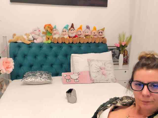 SalomeJade webcam