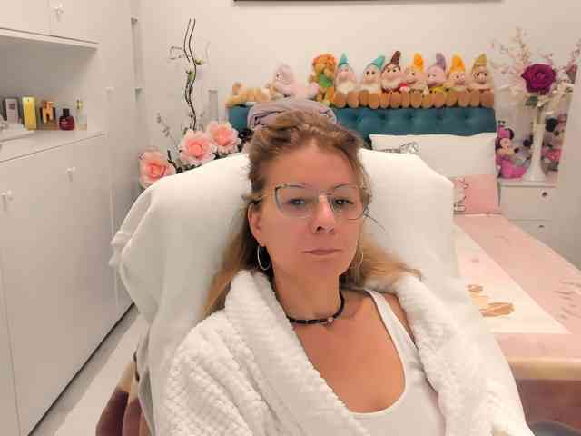 SalomeJade webcam