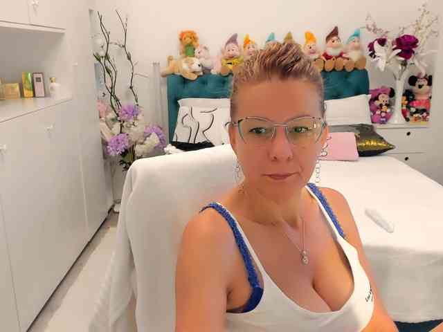 SalomeJade webcam