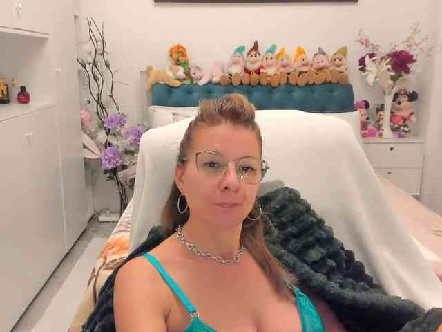 SalomeJade webcam