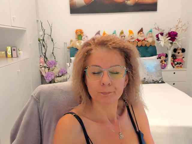 SalomeJade webcam