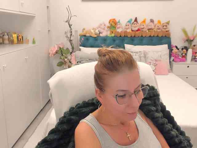 SalomeJade webcam