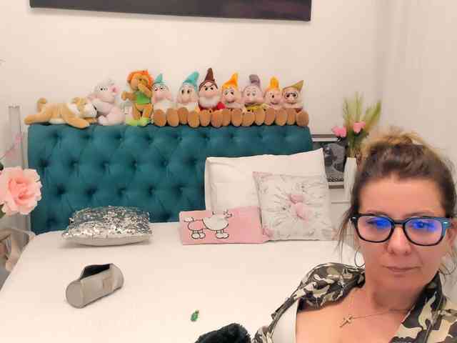 SalomeJade webcam