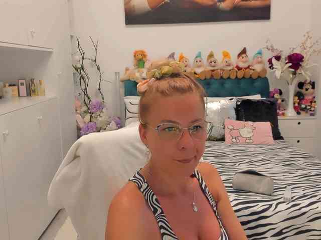 SalomeJade webcam