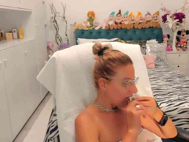 SalomeJade webcam