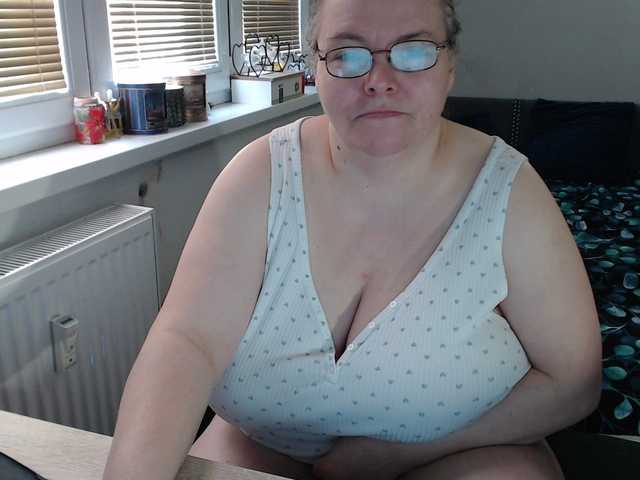 Bessy123's BongaCams show and profile