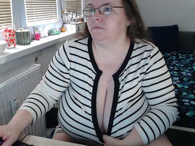 Bessy123's BongaCams show and profile