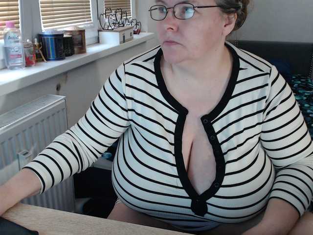 Bessy123's BongaCams show and profile